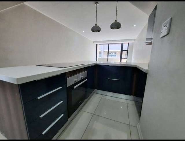 2 BEDROOM DUPLEX FOR SALE IN MENLO PARK